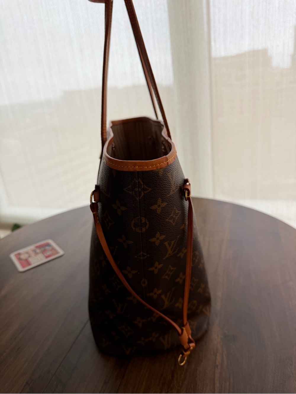 Louis Vuitton Monogram Neverfull Tote in classic monogram - Picture 3 of 8